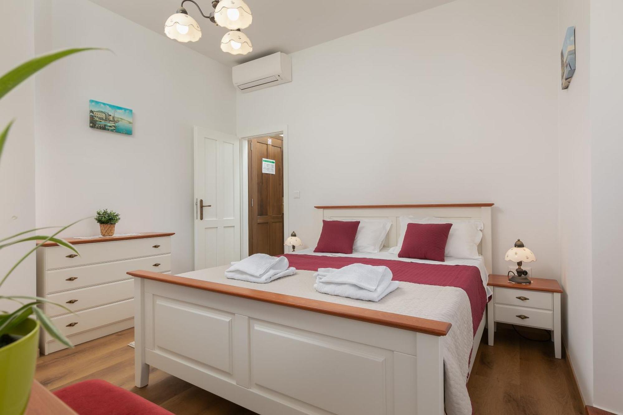 Ancora Faros Apartment Stari Grad  Bilik gambar